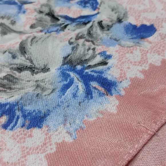 Women's Floral Pink / Blue & White Scarf / Shawl / Wrap Blue Flowers Feminine - Picture 14 of 16